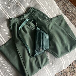 ALO Yoga Joggers and Fanny Bag Set